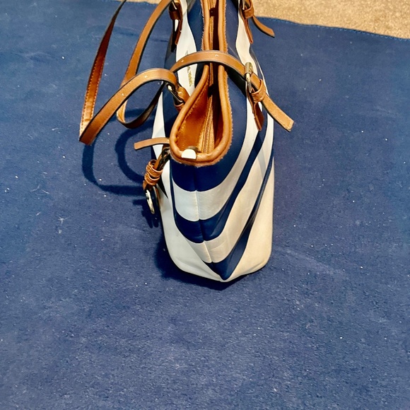 Michael Kors Designer Purse - Picture 3 of 9